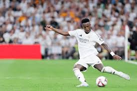 足球报：广东省队由4队球员组成 新鹏城主帅拉坦齐奥任执行教练.